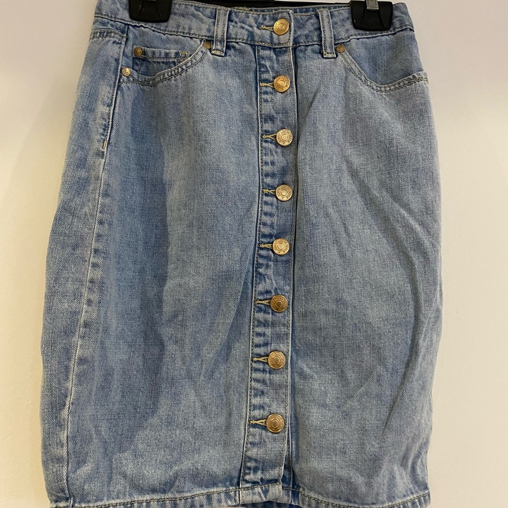 Denim skirt with buttons
